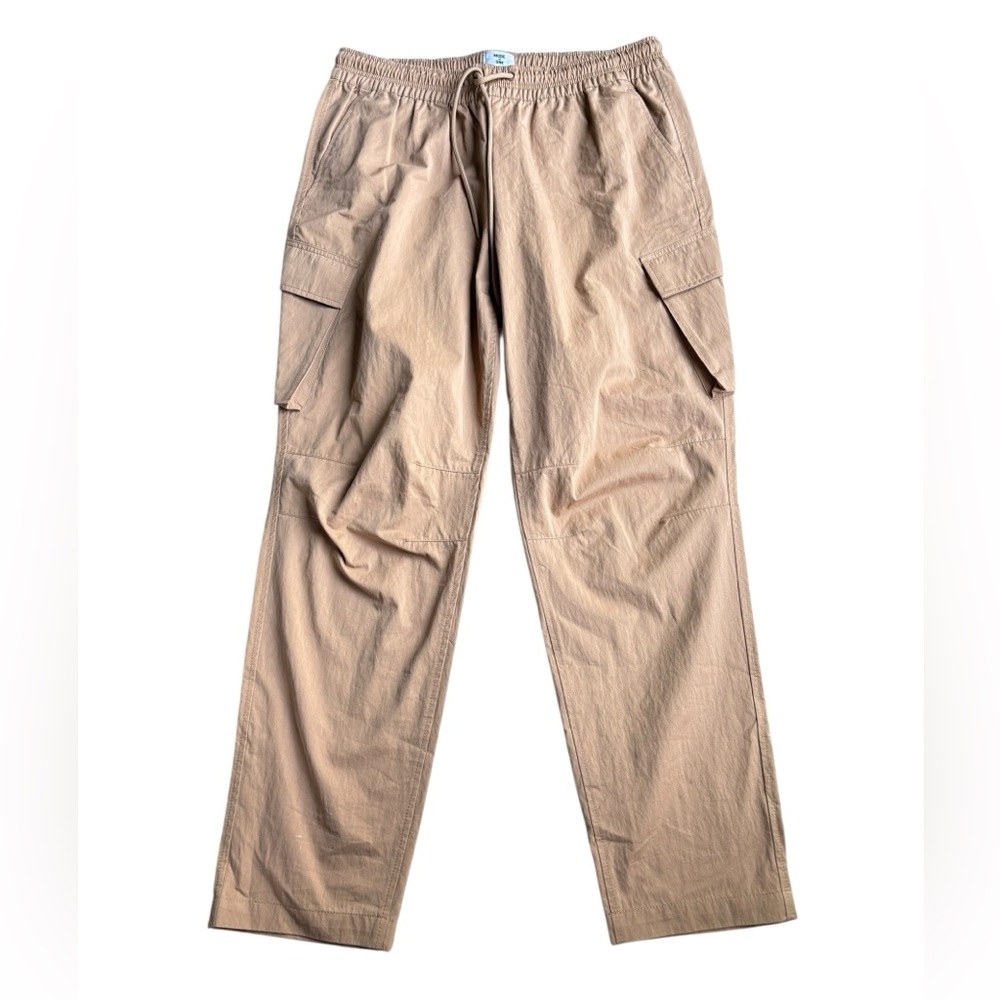 Tan Cargo Pants with Relaxed Fit and Durable Fabric